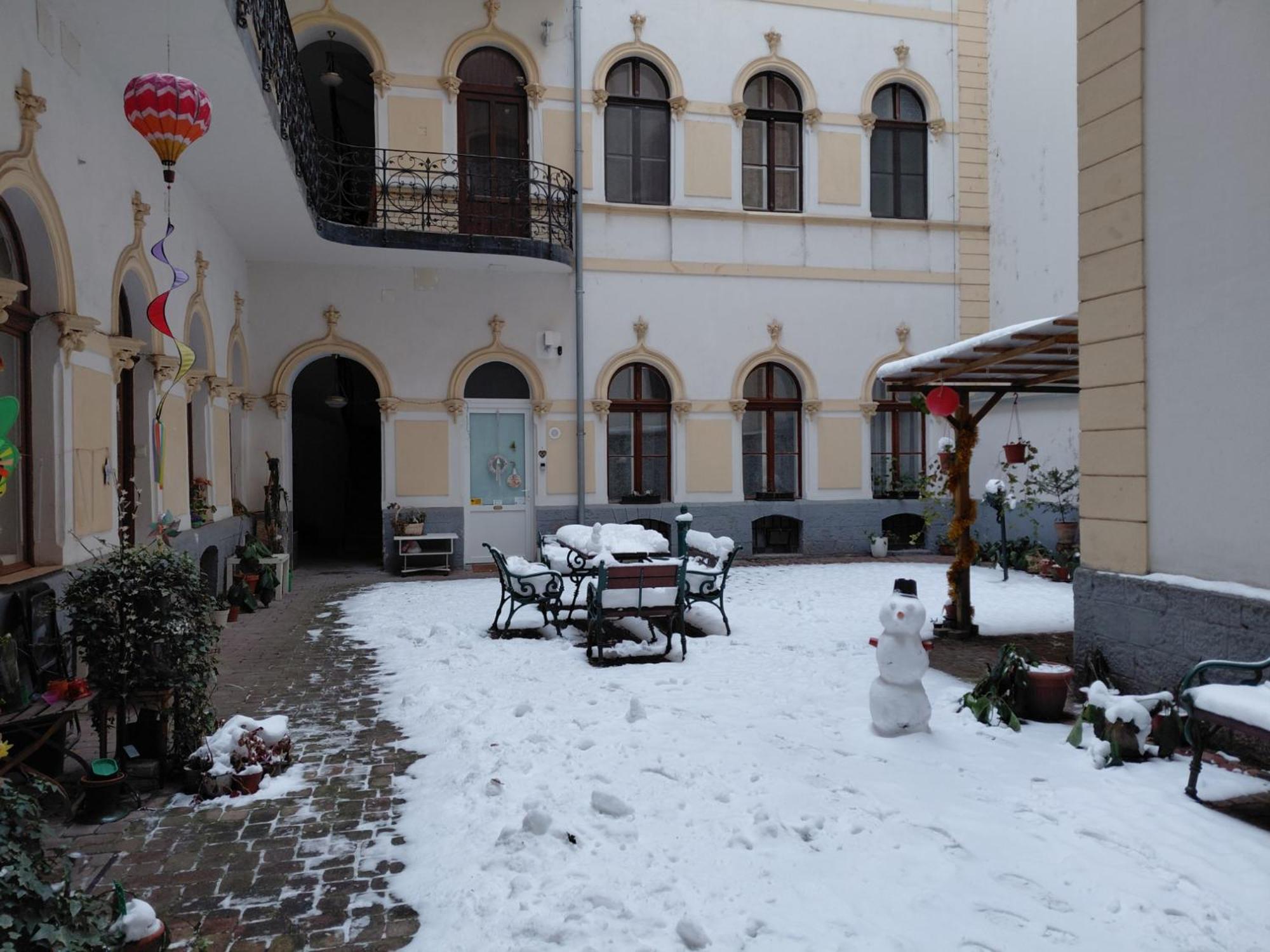 Barka Home In Downtown Buda — Fotók 3